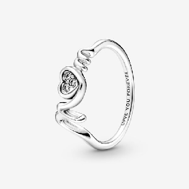 Pandora® Mom sterling silver ring with clear cubic zirconia.
Size 6