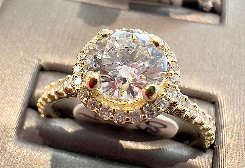 14k yellow gold lab grown diamond halo ring.1 Lab diamond 0.92ct
E colour
VS2IGI#587303297LD76