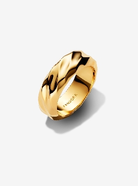 Pandora 14K gold plated rippled ring.
Size 6