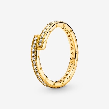Pandora® 14k gold plated; Logo ring with clear cubic zirconias.
Size 7