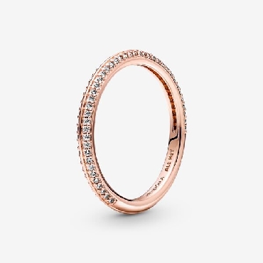 Pandora Me® 14k rose gold plated ring with clear cubic zirconia.
Size 4