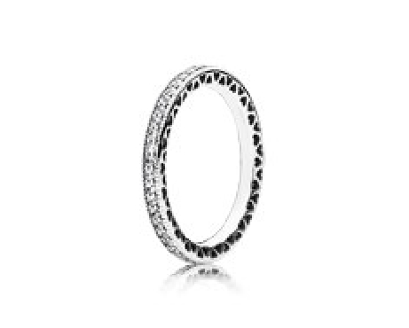 Pandora® Hearts Of Pandora Ring
With cz s
Size 6