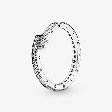 Pandora® logo sterling silver ring.
Size 6