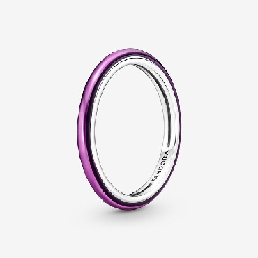 Pandora Me® sterling silver ring with transparent purple.
Size 8.5