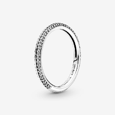 Pandora Me® sterling silver ring with clear cubic zirconia.
Size 9