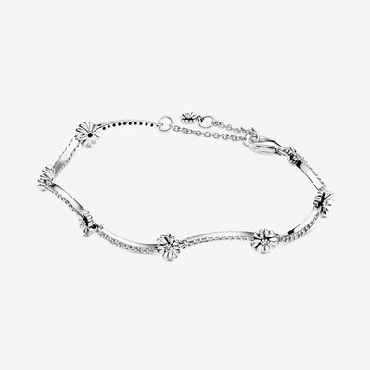 Pandora® Daisy sterling silver bracelet with clear cubic zirconia.