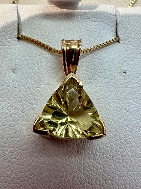 2 carat peridot pendant