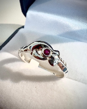 Sterling silver lobster ring with 2mm stone