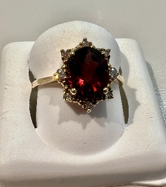 10K yellow gold garnet and Canadian diamond ring.
1 oval garnet: 9x7mm
1 Canadian Diamond: 0.027 carat CAD197476
1 Canadian Diamond: 0.026 carat CAD197477
#335