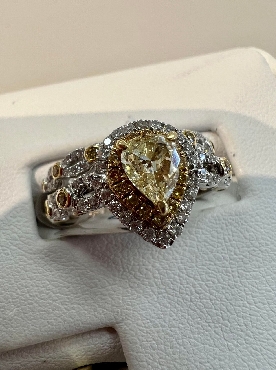 18k white/yellow gold diamond engagment ring and band.

center stone natural yellow pear shaped diamond 0.49ct

side stones 37 round brilliant cut yellow diamonds 0.30ct

side stones 74 round brilliant cut diamonds 0.40ct

Cert #320