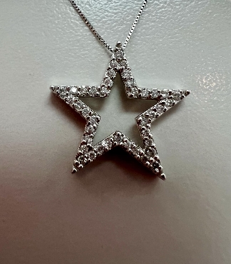 White gold Diamond star pendant 
1/4 carat