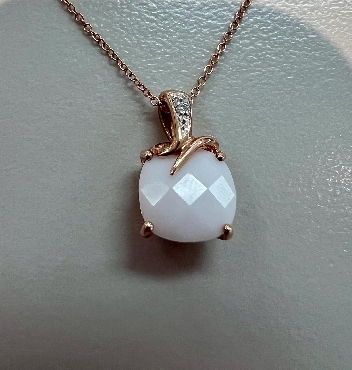 10K rose gold; white agate and diamond pendant.
Agate: 8x8mm