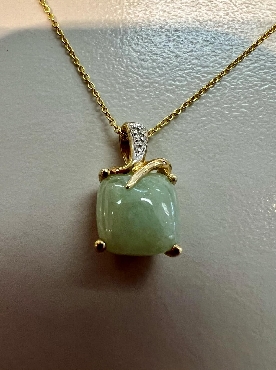 10K yellow gold; jade and diamond pendant.
Cushion jade: 8x8mm